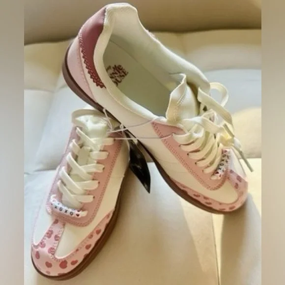 Disney Valentines Sweetheart Mickey And Minnie Mouse Women’s Sneakers - Picture 3 of 5